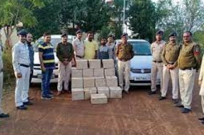 लग्जरी गाड़ियों से शराब की तस्करी