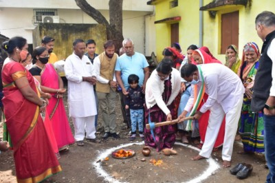 महापौर द्वारा दो वार्डो में सीमेंट कांक्रिट रोड निर्माण का भूमि पूजन