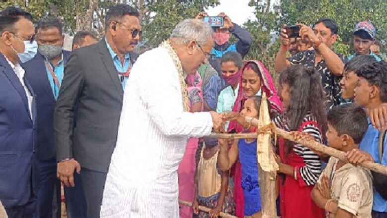 उत्साह, आस्था और विश्वास की 10 तस्वीरें:ईश्वर से प्रार्थना कर नए साल के जश्न पर निकले लोग;