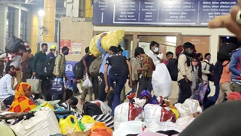 फिर पलायन :पुलिस ने डंडे बरसाए,