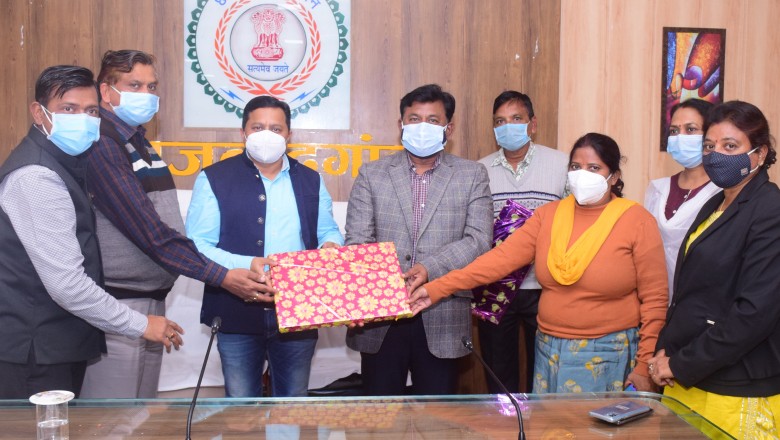 संयुक्त कलेक्टर  विरेन्द्र सिंह एवं डिप्टी कलेक्टर लता उर्वशा को स्थानांतरण होने पर दी गई भावभीनी विदाई