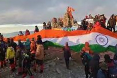 राजनांदगांव के पर्वतारोहियों ने केदार कांठा पर्वत पर राष्ट्रीय ध्वज फहराकर रचा कीर्तिमान