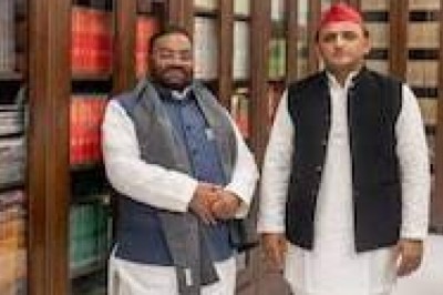 योगी सरकार में कैबिनेट मंत्री स्वामी प्रसाद मौर्य ने भाजपा का साथ छोड़ समाजवादी पार्टी का थामा दामन