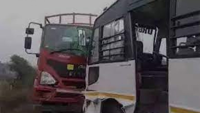 जवानों से भरी बस दुर्घटनाग्रस्त, 15 पुलिसकर्मी गंभीर रूप से घायल