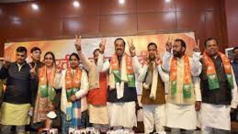 उत्तर-प्रदेश विधानसभा चुनाव से पहले नेताओं का दल-बदल जारी
