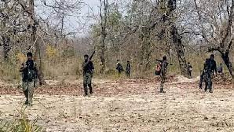 छत्तीसगढ़ के बस्तर में पुलिस और नक्सलियों के बीच जबरदस्त मुठभेड़ जारी