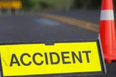 सड़क हादसे में 3 युवकों की मौत, 1 घायल