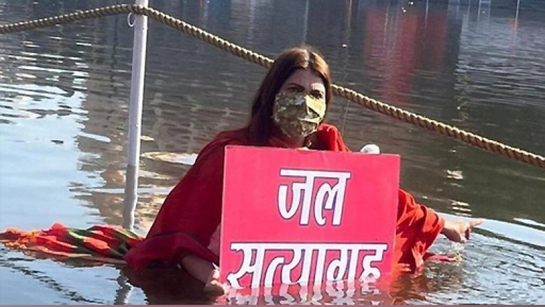 उज्जैन में डूबने लगीं प्रदर्शनकारी कांग्रेस नेता नूरी खान, समर्थक तैरकर बचा लाए