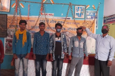 ग्राम पंचायत कालेगोदी में मतदान दिवस मनाया गया