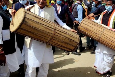 अबूझमाड़ के ग्रामीण मुख्यमंत्री भूपेश बघेल को देखने उमड़ी हजारों लोगों की भीड़