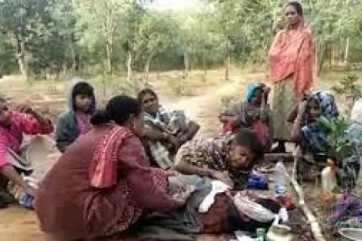 सुकमा में नक्सलियों ने धारदार हथियार से युवक को मारकर सड़क पर फेंका शव