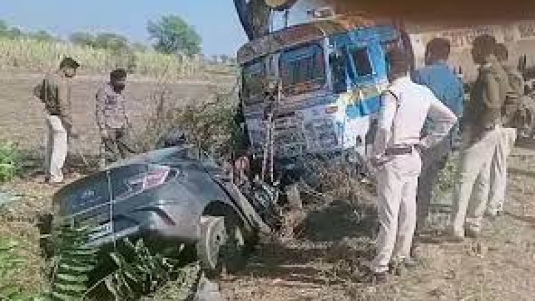 कवर्धा. तेज रफ़्तार कार और ट्रक में जबरदस्त भिड़ंत