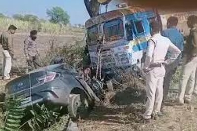 कवर्धा. तेज रफ़्तार कार और ट्रक में जबरदस्त भिड़ंत