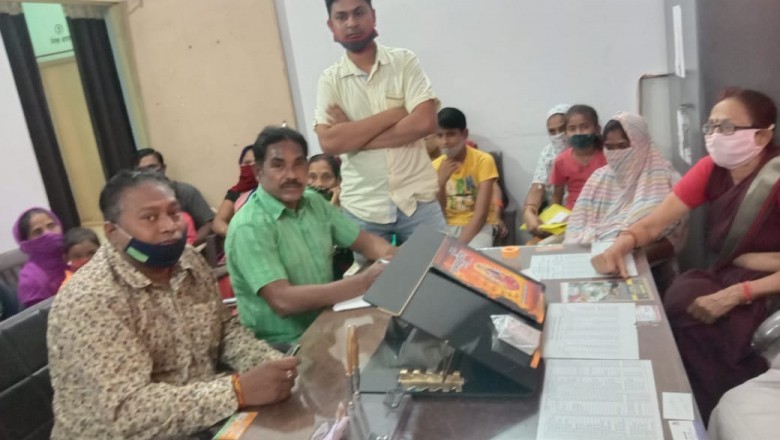 *लखोली के जुग्गी झोपड़ी नही हटाने को लेकर निगम आयुक्त को सौंपा ज्ञापन*