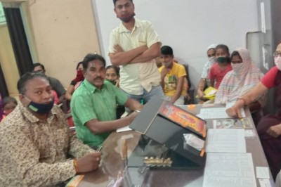 *लखोली के जुग्गी झोपड़ी नही हटाने को लेकर निगम आयुक्त को सौंपा ज्ञापन*