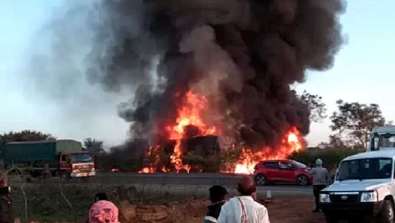 छत्तीसगढ़ के राजनांदगांव में ट्रेलर और ट्रक की भिड़ंत में एक युवक की जिंदा जलने से मौत