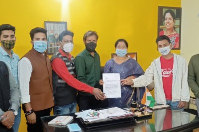 गंज चौक का नामकरण छत्रपति शिवाजी महाराज चौक करने एवं मूर्ति स्थापित करने महापौर को दिया गया ज्ञापन