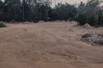 रेत माफिया अवैध उत्खनन के साथ ही अब रेत का खुलेआम अवैध भंडारण करने लगे