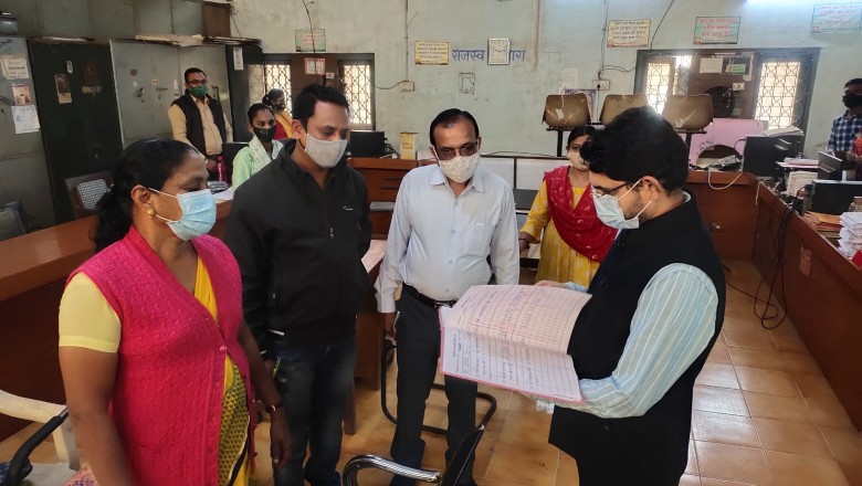 आयुक्त ने विभागों का किया औचक निरीक्षण,विभाग में पहुँचकर  रजिस्टर जांच की: