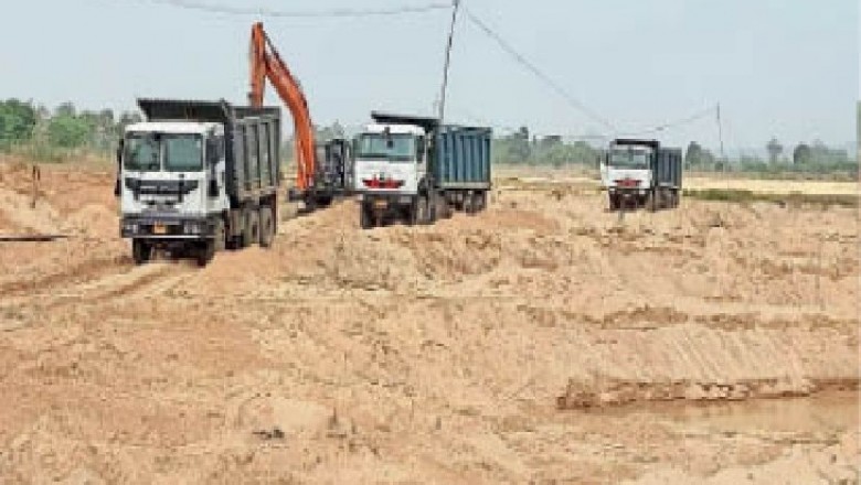 सरकारी अधिकारी रेत माफियाओं के खिलाफ कार्रवाई को लेकर फिर से सुस्त पड़ गए