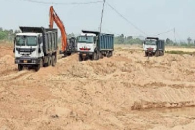सरकारी अधिकारी रेत माफियाओं के खिलाफ कार्रवाई को लेकर फिर से सुस्त पड़ गए