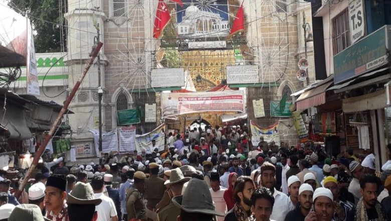 अजमेर में सूफी संत हजरत ख्वाजा मोइनुद्दीन हसन चिश्ती का 810वां उर्स मनाया जा रहा है