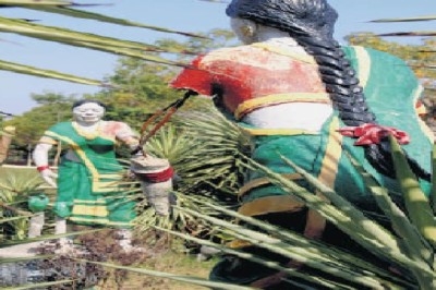 नवा रायपुर में जंगल सफारी के पास 200 एकड़ में बना पुरखौती मुक्तांगन की ज्यादातर मूर्तियां बदरंग हो चुकी