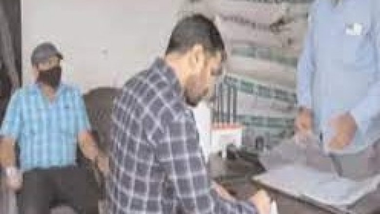 खाद की किल्लत से जूझ रहे किसानों के साथ जमकर धोखाधड़ी