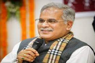 मुख्यमंत्री भूपेश बघेल ने मासिक रेडियो वार्ता लोकवाणी की 26वीं कड़ी में उद्योग, व्यापार और कारोबार से जुड़े विषयों पर बात की