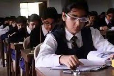 दो सप्ताह बाद ऑफ़लाइन मोड में 10वीं-12वीं की परीक्षाएं,