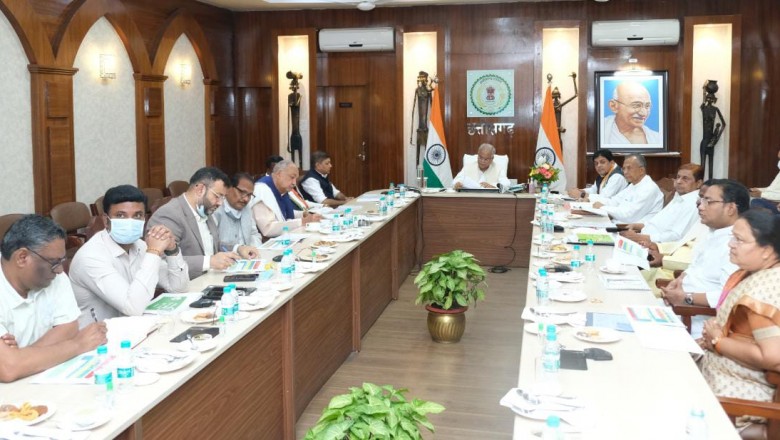 गौठानों में महिला स्व-सहायता समूहों द्वारा प्राकृतिक रूप से निर्मित विभिन्न प्रकार के उत्पादों के एकीकृत ब्रांडनेम ‘अर्थ‘ को लॉन्च किया