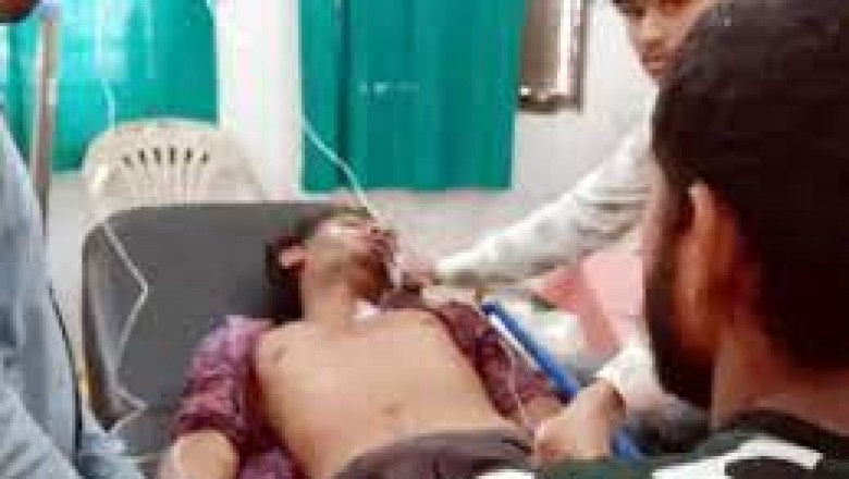 सेल्फी लेने के चक्कर में एक मजदूर पहाड़ी से करीब 10 फीट नीचे जा गिरा