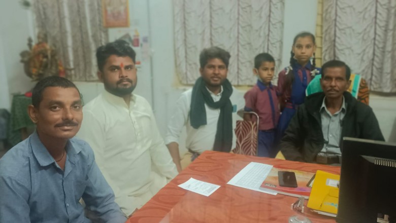 स्कूल का शुल्क भुगतान करने  परिजनों की नहीं थी स्थिति वार्ड पार्षद ऋषि शास्त्री ने  उठाया जिम्मा