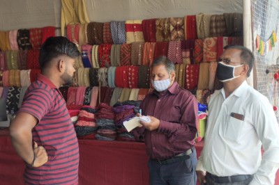 निगम की टीम रायपुर नाका से राजेंद्र पार्क चौक तक सड़क किनारे से हटाया अतिक्रमण: