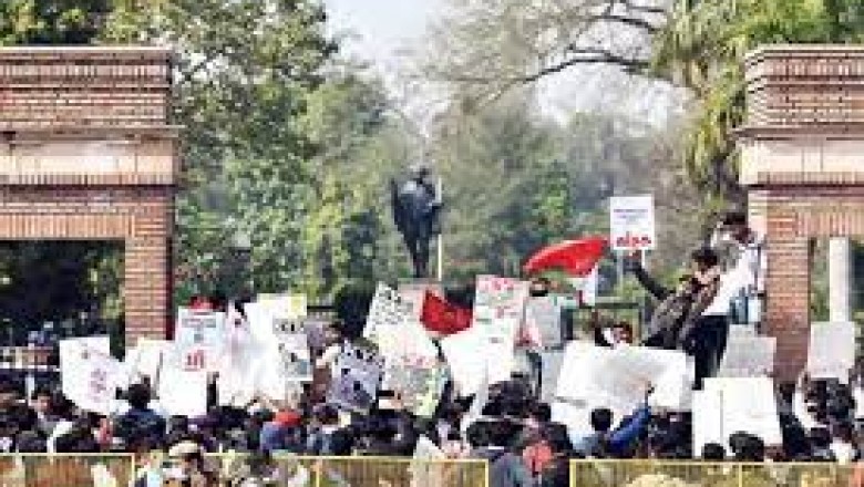 शिक्षक ट्रांसफर नीति के खिलाफ 27 हजार शिक्षकों ने खोला मोर्चा,