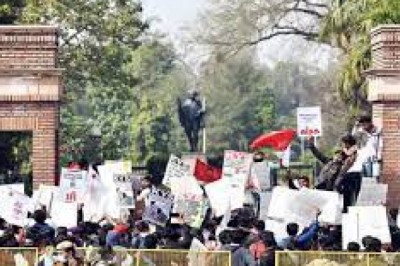 शिक्षक ट्रांसफर नीति के खिलाफ 27 हजार शिक्षकों ने खोला मोर्चा,