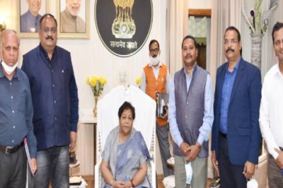 छत्तीसगढ़ के इंदिरा गांधी कृषि विश्व विद्यालय में स्थानीय कुलपति की मांग को लेकर छात्र और टीचर्स विरोध प्रदर्शन