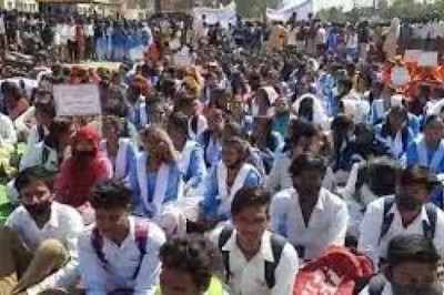 1000 छात्र-छात्राओं ने कर दिया नेशनल हाईवे जाम,