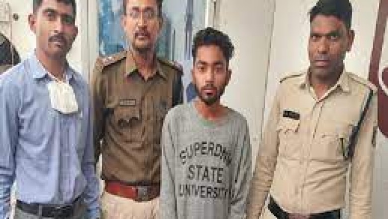 जिस चोर को पुलिस और घर वाले बाहर ढूंढ रहे थे, वह घर में ही मिल गया