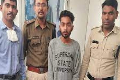 जिस चोर को पुलिस और घर वाले बाहर ढूंढ रहे थे, वह घर में ही मिल गया