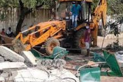 रायपुर के कलेक्टर सौरभ कुमार के निर्देश पर नवा रायपुर अतिक्रमण पर कार्रवाई की गई