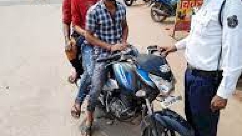रायपुर शहर के प्रमुख 12 चौक चौराहों पर चेकिंग की जा रही