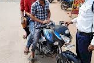 रायपुर शहर के प्रमुख 12 चौक चौराहों पर चेकिंग की जा रही