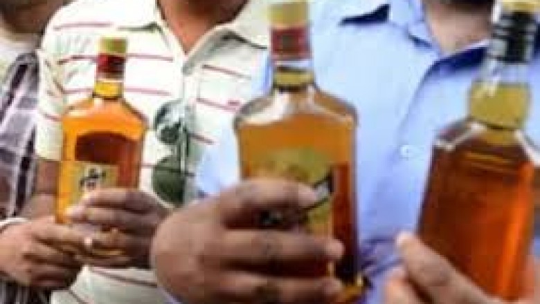 जिनके हाथों में होनी चाहिए किताब उनके हाथों में है शराब,