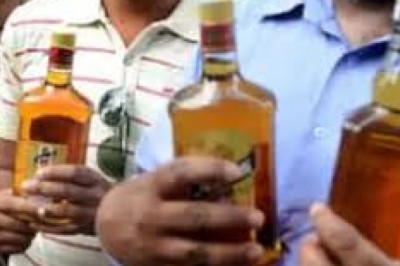 जिनके हाथों में होनी चाहिए किताब उनके हाथों में है शराब,