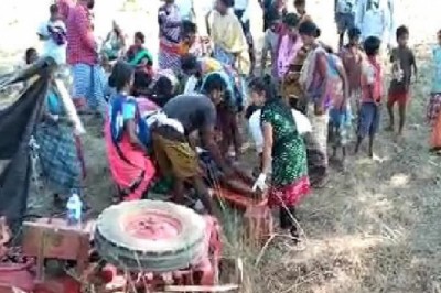 दंतेवाड़ा जिले में तेज रफ्तार ट्रैक्टर ट्राली अनियंत्रित होकर सड़क किनारे खाई में पलटी