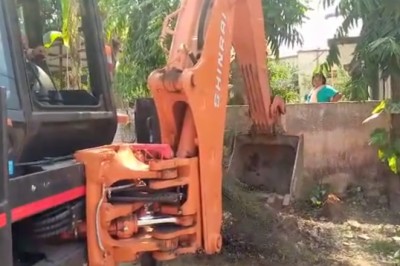 सड़क क्षेत्र में तार फेसिंग, पक्का निर्माण गैरेज निर्मित कर अवैध कब्जा को निगम ने हटवाया: