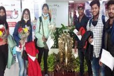 यूक्रेन से रविवार सुबह दिल्ली पहुंचे छत्तीसगढ़ के 6 स्टूडेंट