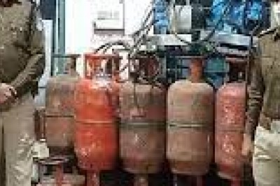घरेलू सिलेंडर से ऑटो सहित दूसरे वाहनों में रिफलिंग का धंधा