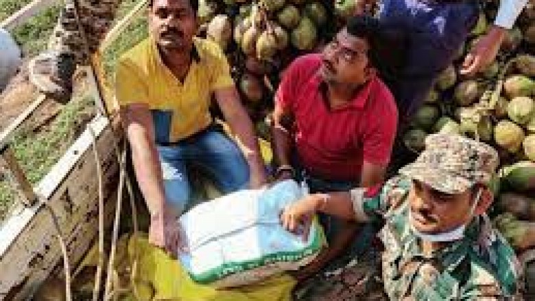 नारियल के बीच छिपा रखा था दो करोड़ का गांजा,